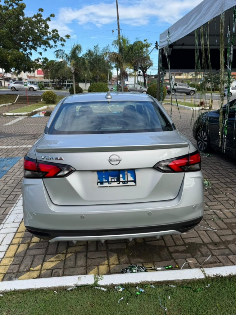 nissan versa exclusive 1.6 aut 2024 /2024 com apenas  9 mil km rodado6