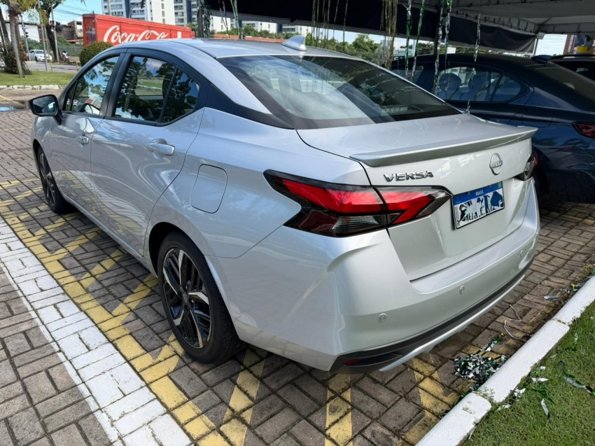 nissan versa exclusive 1.6 aut 2024 /2024 com apenas  9 mil km rodado4