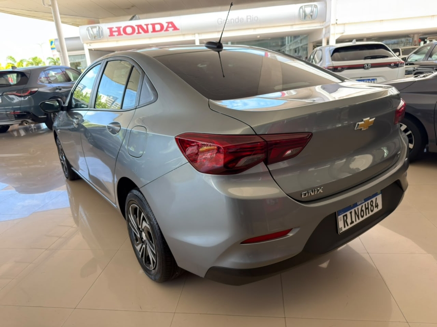 ONIX SEDAN PLUS 1.0 MEC LT2 COM APENAS 28 MIL KM RODADO8