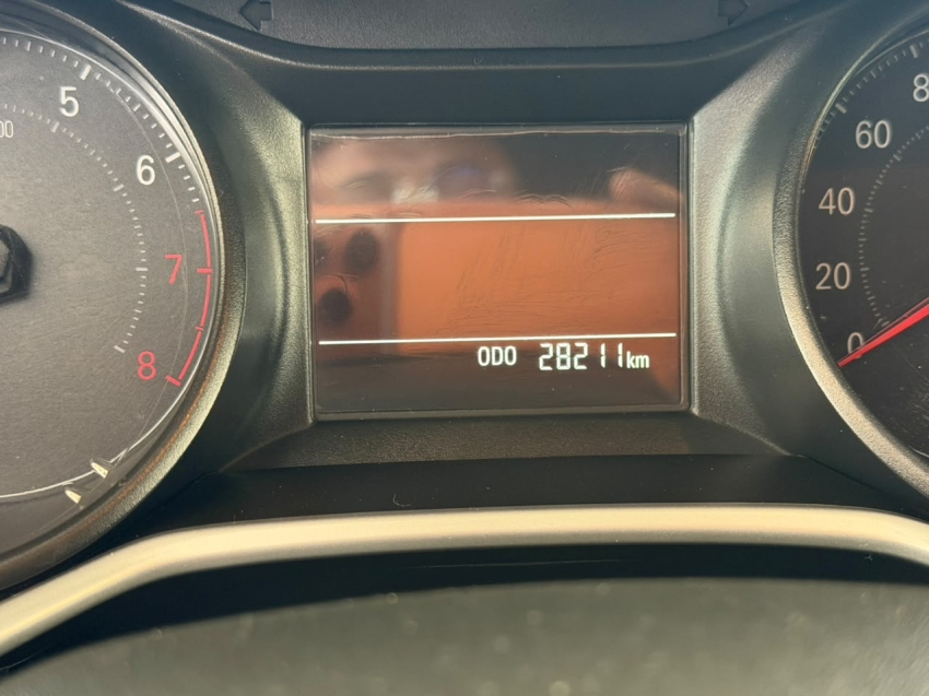 ONIX SEDAN PLUS 1.0 MEC LT2 COM APENAS 28 MIL KM RODADO10