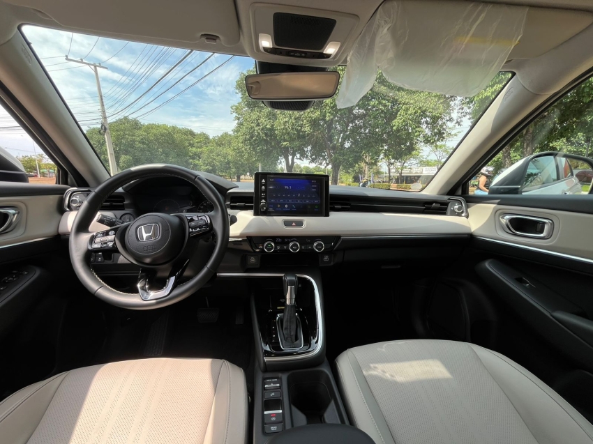 new hr-v touring 23/2311