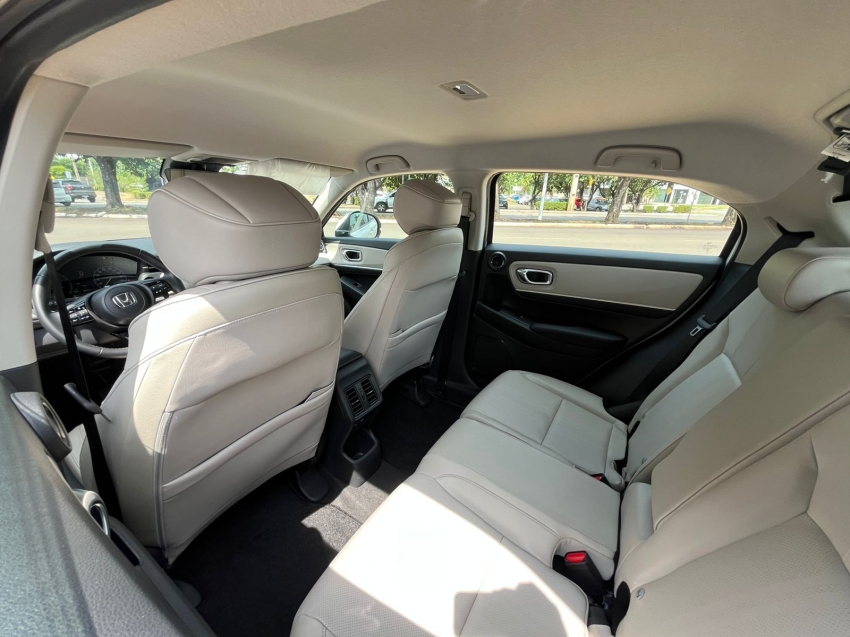 new hr-v touring 23/239