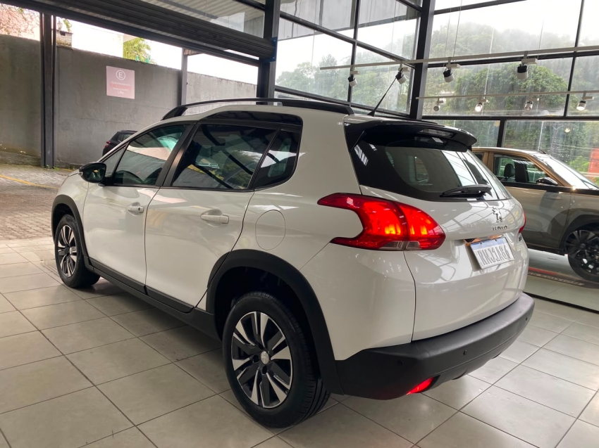peugeot 2008 allure pack 1.6 automatico 2022 | apenas 56 mil km3