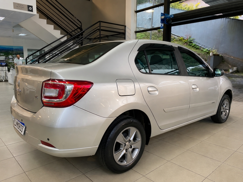 renault logan expression 1.6 sce 2018 - 126.103km revisado5