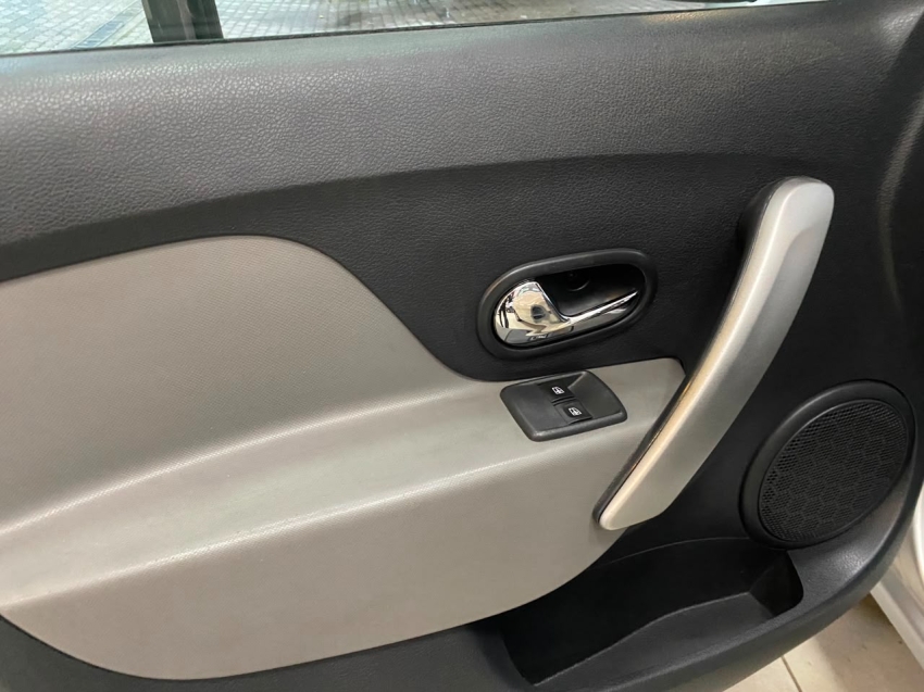 renault logan expression 1.6 sce 2018 - 126.103km revisado12