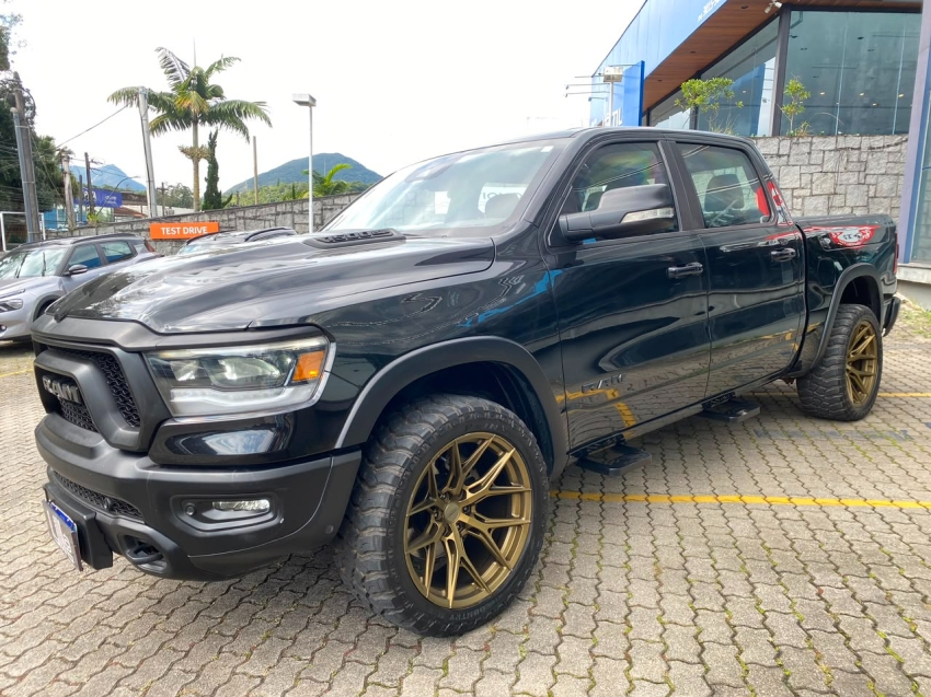 ram 1500 rebel hemi 5.7 v8 4x4 n 2022 | 52.000 km blindagem niii-a vossen 22