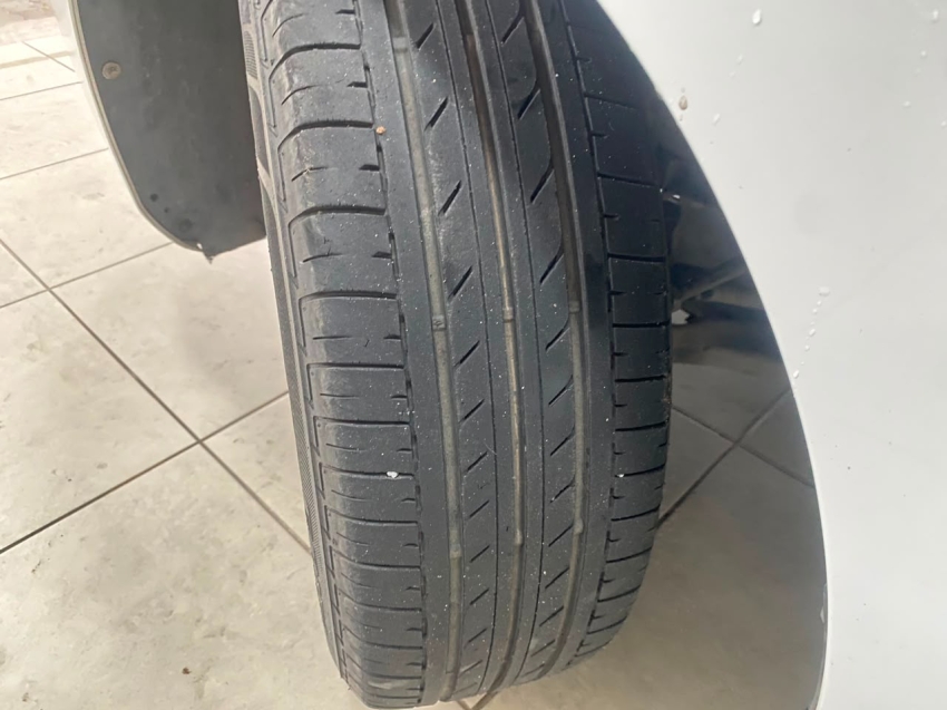 chevrolet onix lt 1.4 - 2017 63100 km + cautelar 100% ok12