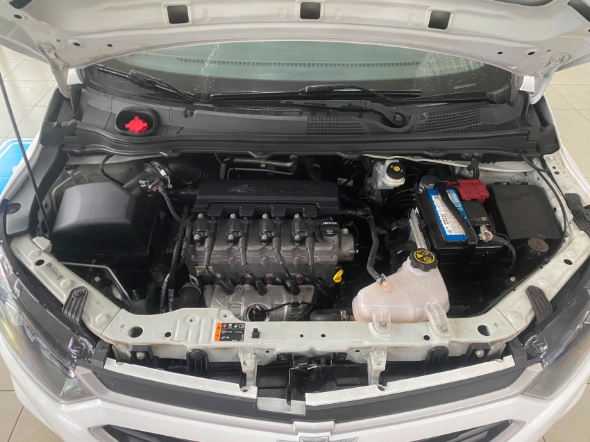 chevrolet onix lt 1.4 - 2017 63100 km + cautelar 100% ok11