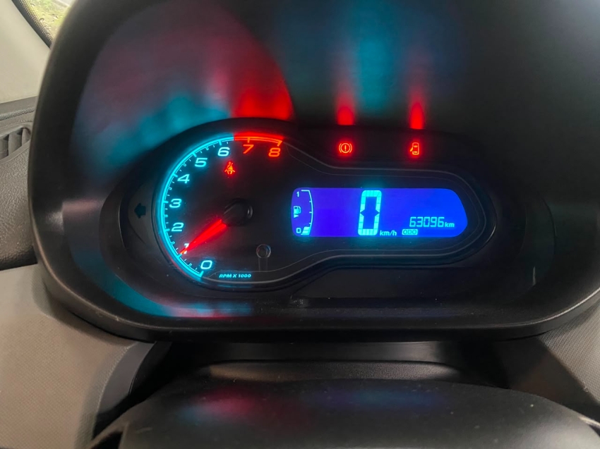 chevrolet onix lt 1.4 - 2017 63100 km + cautelar 100% ok7