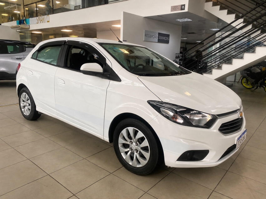 chevrolet onix lt 1.4 - 2017 63100 km + cautelar 100% ok0