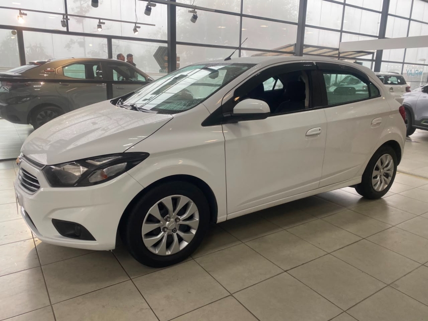 chevrolet onix lt 1.4 - 2017 63100 km + cautelar 100% ok2
