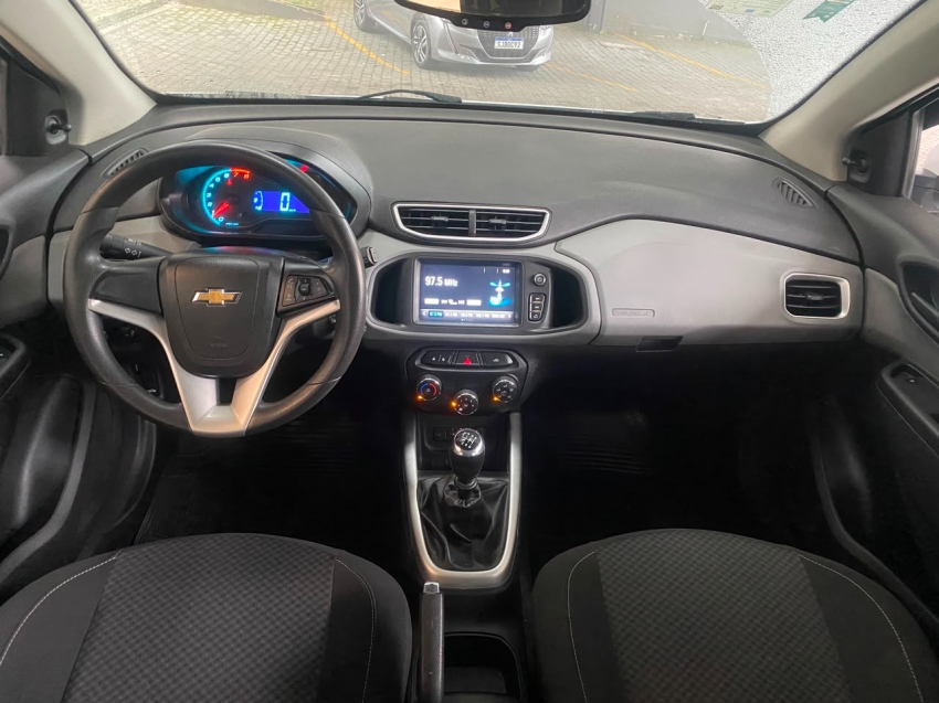 chevrolet onix lt 1.4 - 2017 63100 km + cautelar 100% ok5