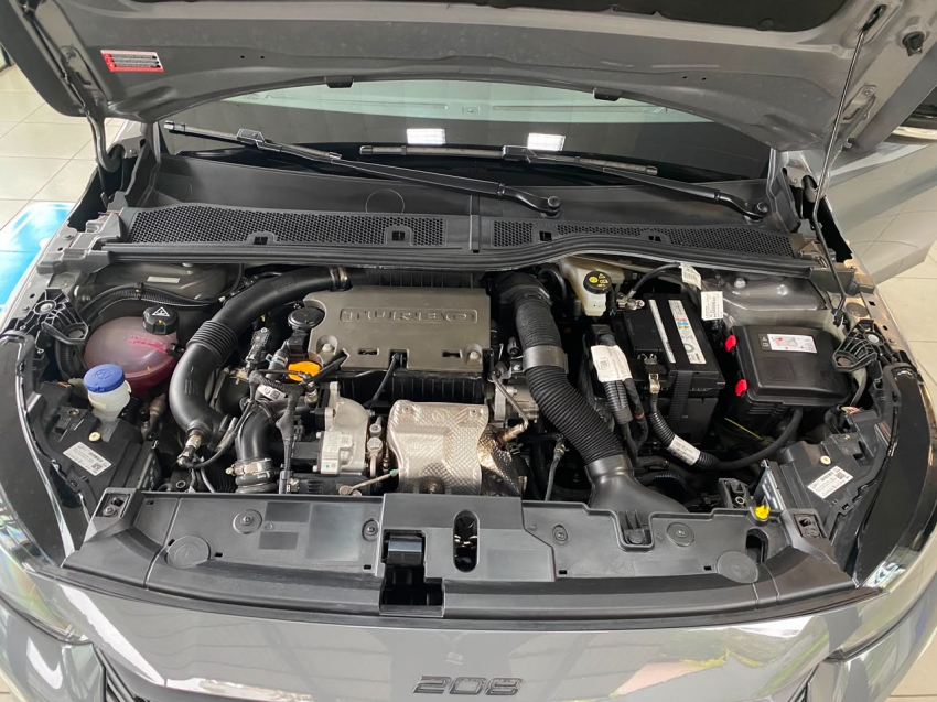 peugeot 208 gt t200 turbo | 2025 apenas 3.700 km praticamente zero13