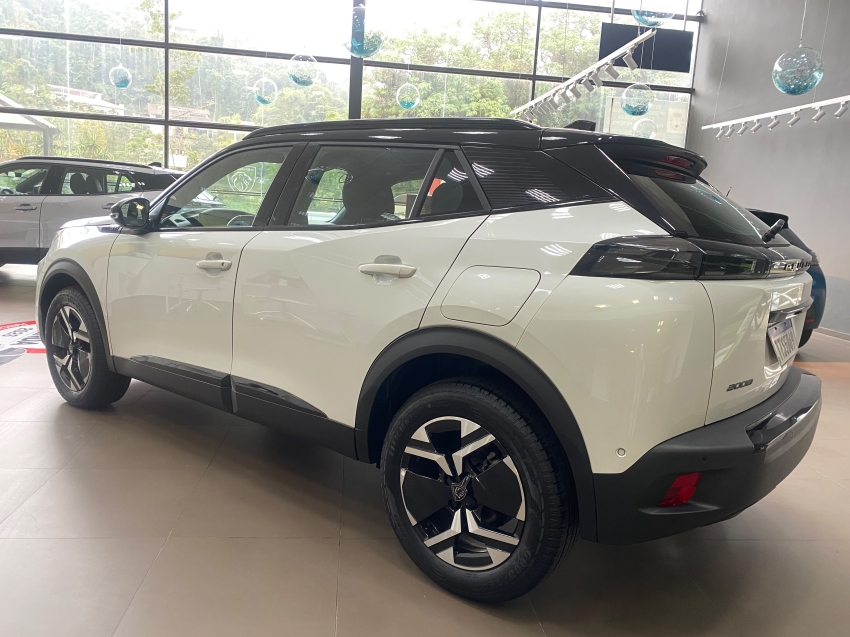 peugeot 2008 gt hibrido - 25/26 944km rodados automatico estado de 0km5