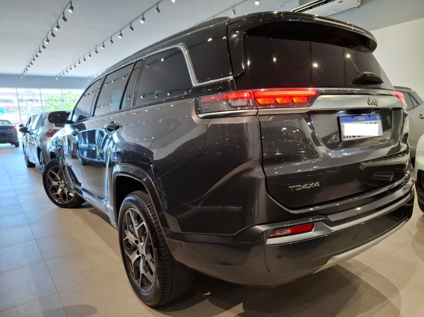 jeep commander 2.0 td380 turbo diesel overland at9 4p automatico 20223