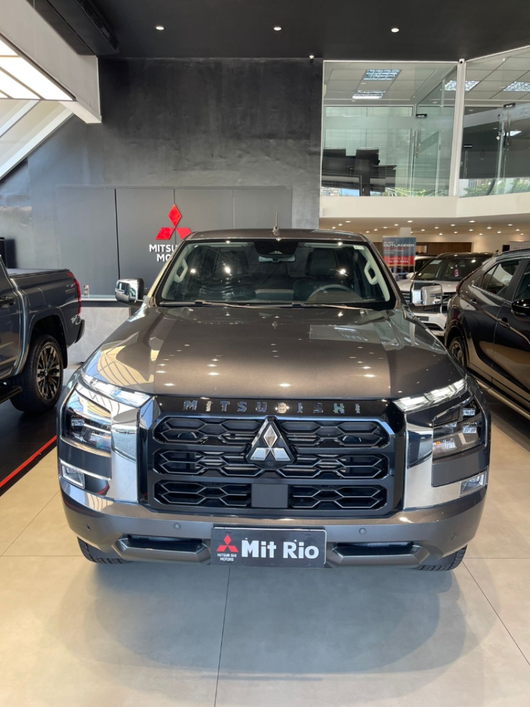 mitsubishi triton 2.4 biturbo diesel cd hpe-s 4x4 automatico 4p 2026