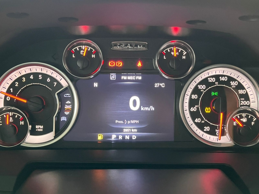 ram classic 5.7 v8 gasolina laramie cd 4x4 automatico 4p 202311