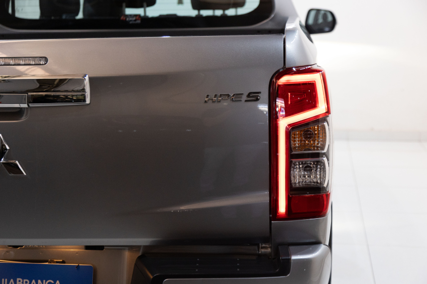 Carro Mitsubishi L200 TRITON