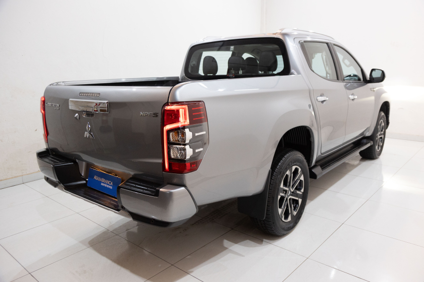 Carro Mitsubishi L200 TRITON