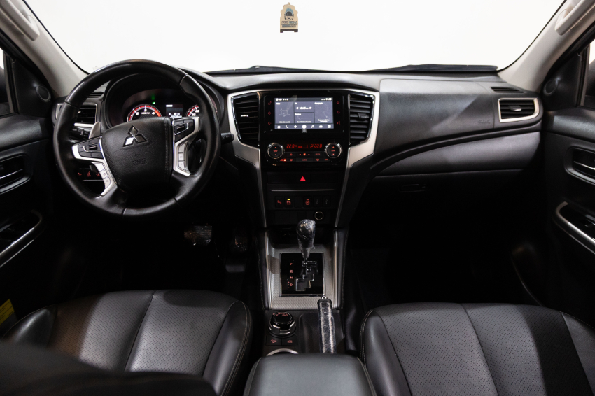 Carro Mitsubishi L200 TRITON