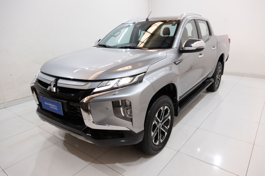 Carro Mitsubishi L200 TRITON