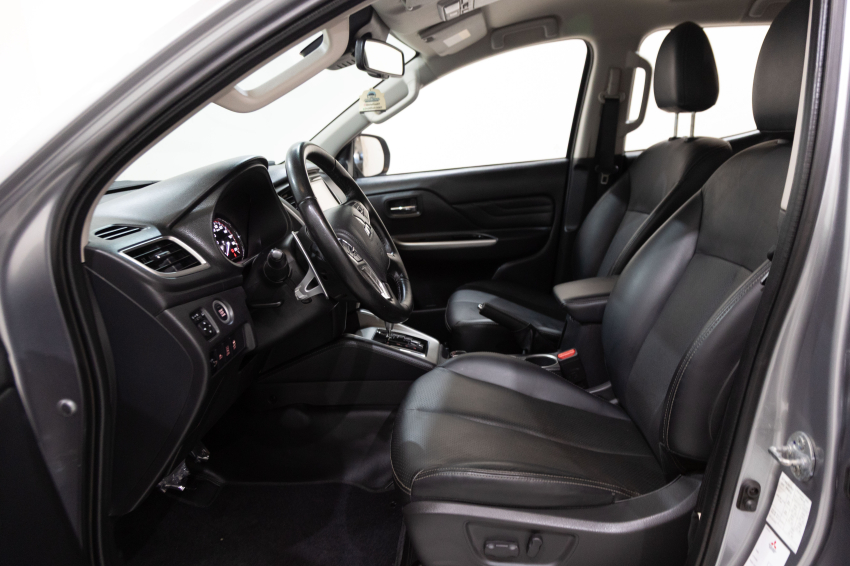 Carro Mitsubishi L200 TRITON