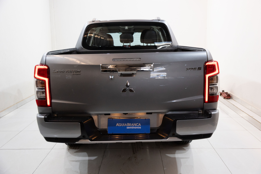 Carro Mitsubishi L200 TRITON