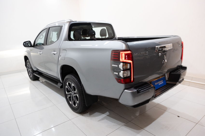 Carro Mitsubishi L200 TRITON