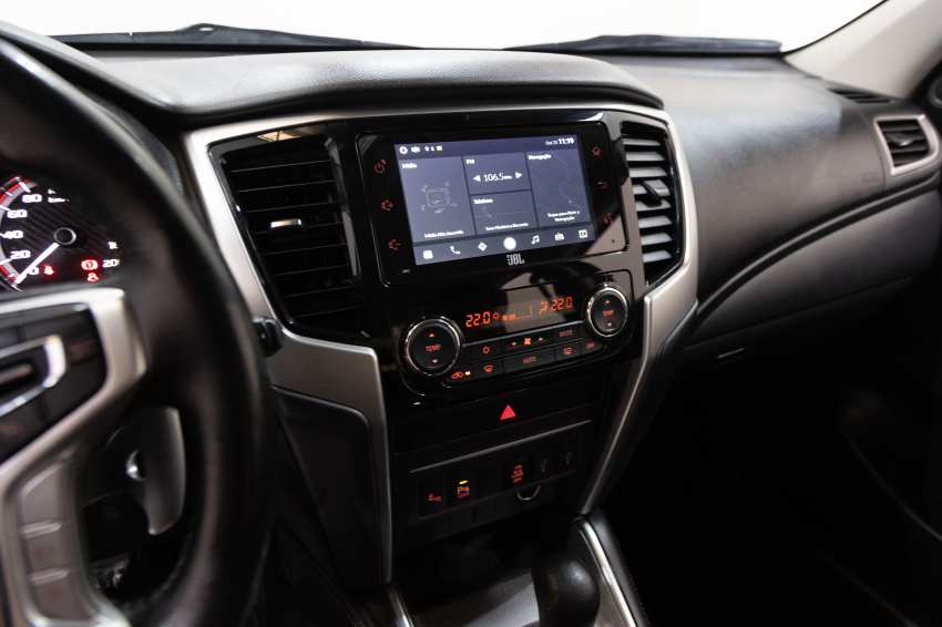 Carro Mitsubishi L200 TRITON