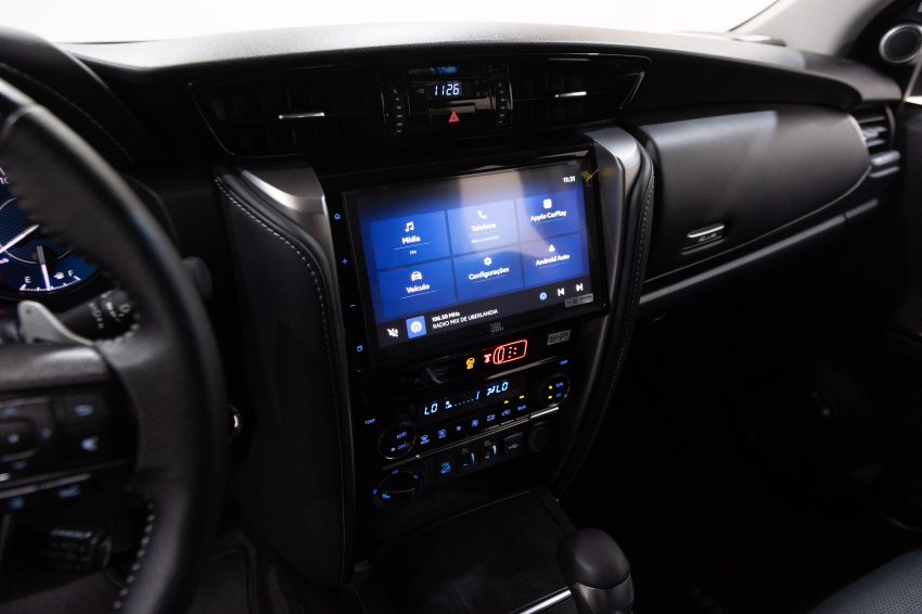 Carro Toyota HILUX SW4
