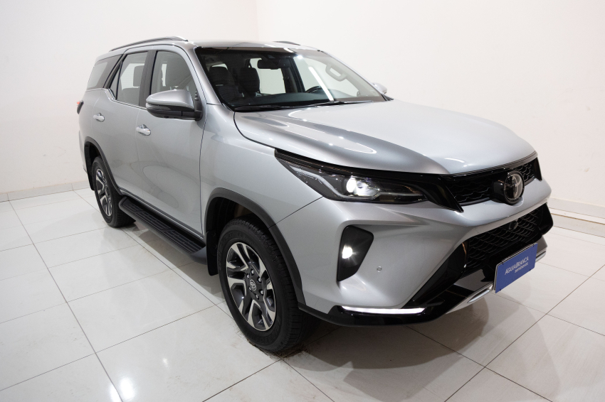 Carro Toyota HILUX SW4