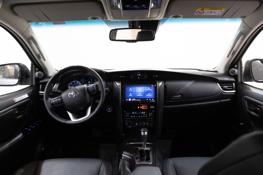 Carro Toyota HILUX SW4