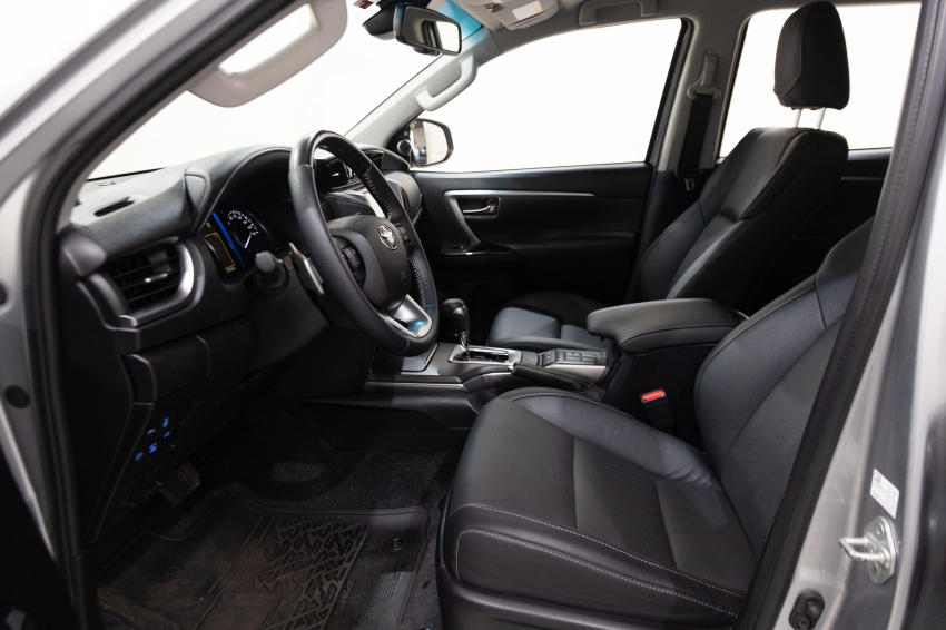 Carro Toyota HILUX SW4
