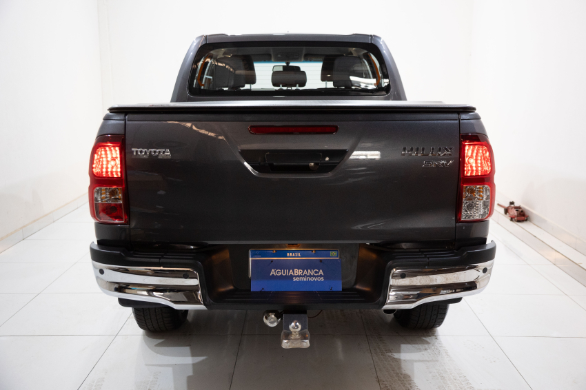Toyota HILUX 2.8 D-4D TURBO DIESEL CD SRX 4X4 AUTOMÁTICO 8