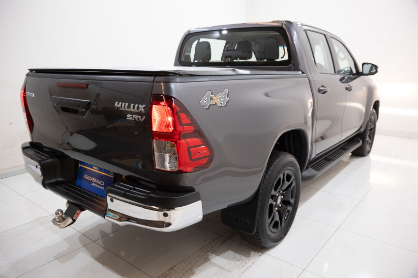 Toyota HILUX 2.8 D-4D TURBO DIESEL CD SRX 4X4 AUTOMÁTICO 10