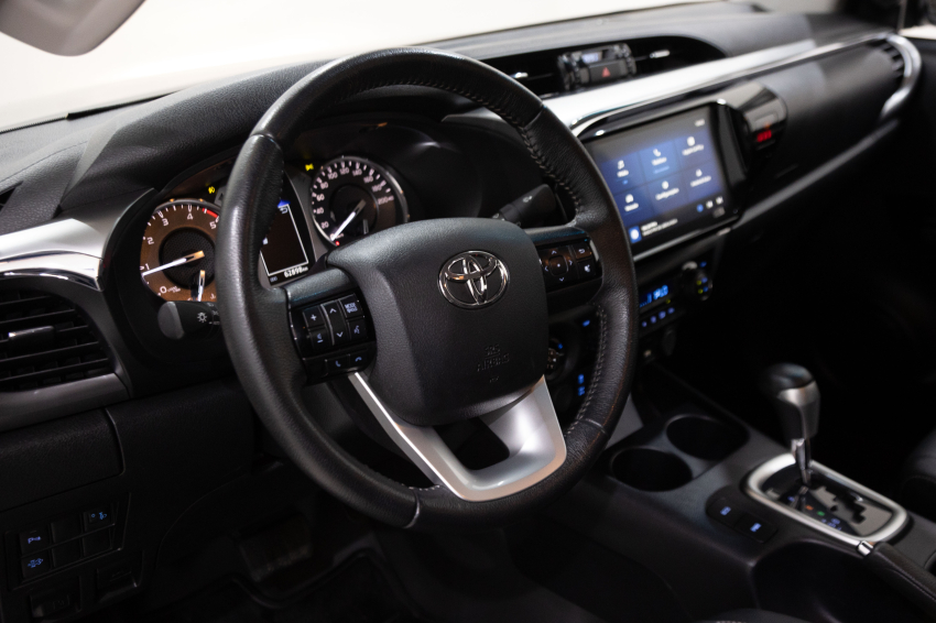 Toyota HILUX 2.8 D-4D TURBO DIESEL CD SRX 4X4 AUTOMÁTICO 13