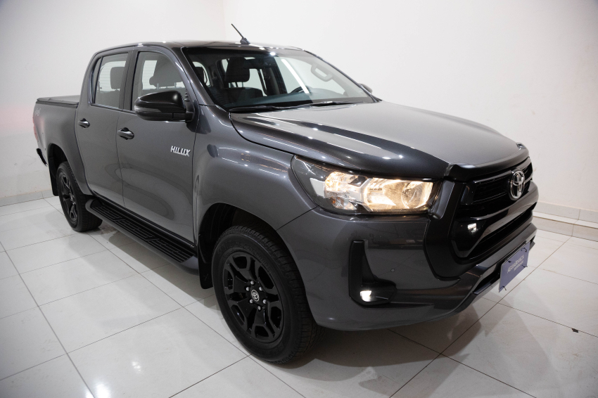 Toyota HILUX 2.8 D-4D TURBO DIESEL CD SRX 4X4 AUTOMÁTICO 5