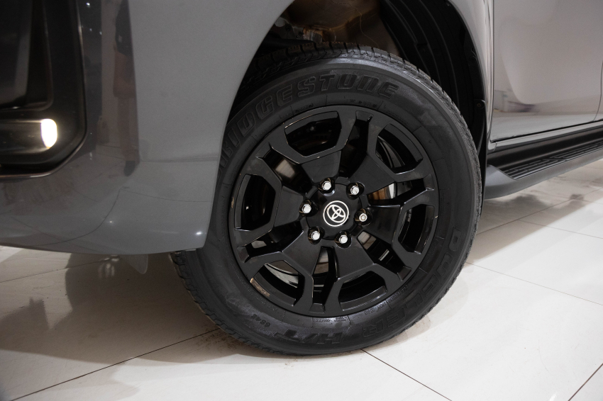 Toyota HILUX 2.8 D-4D TURBO DIESEL CD SRX 4X4 AUTOMÁTICO 2