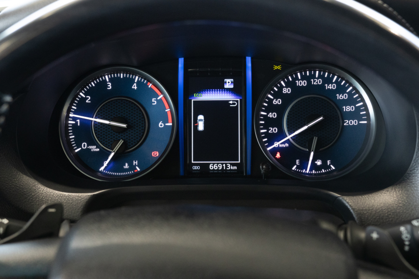 Toyota HILUX SW4 2.8 D-4D TURBO DIESEL SRX 4X4 AUTOMÁTICO 12