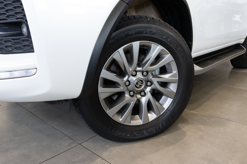 Toyota HILUX SW4 2.8 D-4D TURBO DIESEL SRX 4X4 AUTOMÁTICO 2