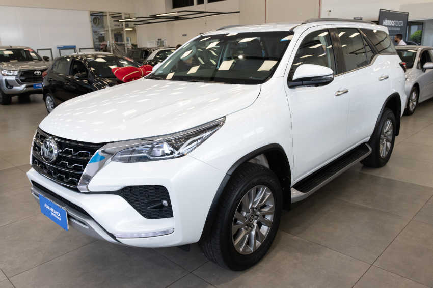 Toyota HILUX SW4 2.8 D-4D TURBO DIESEL SRX 4X4 AUTOMÁTICO