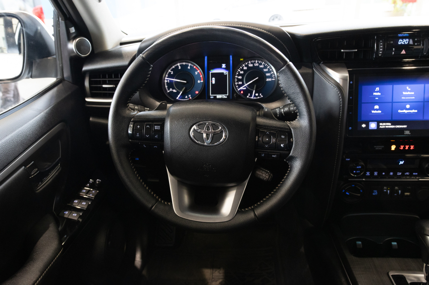 Toyota HILUX SW4 2.8 D-4D TURBO DIESEL SRX 4X4 AUTOMÁTICO 14