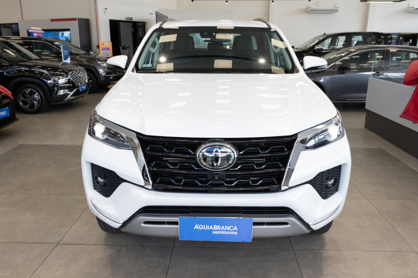 Toyota HILUX SW4 2.8 D-4D TURBO DIESEL SRX 4X4 AUTOMÁTICO 3
