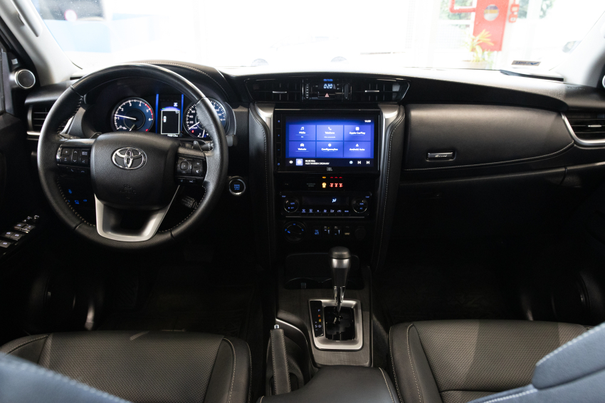 Toyota HILUX SW4 2.8 D-4D TURBO DIESEL SRX 4X4 AUTOMÁTICO 13