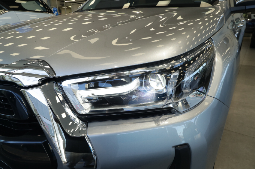 Toyota HILUX 2.8 D-4D TURBO DIESEL CD SRX 4X4 AUTOMÁTICO 2
