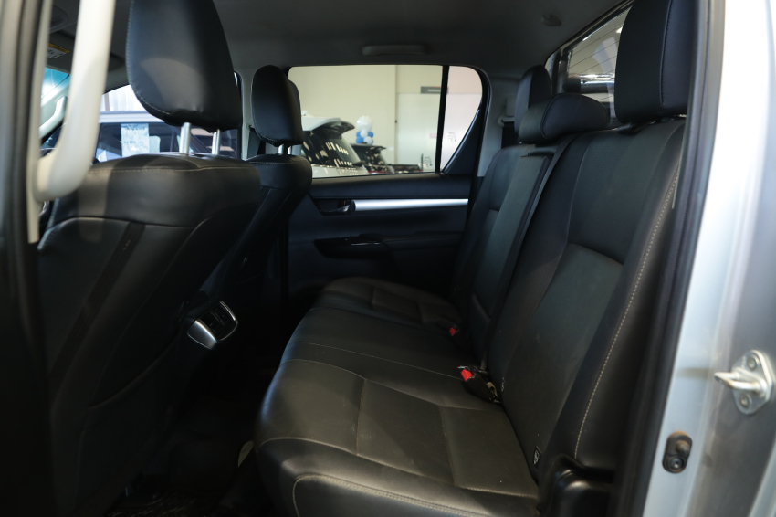 Toyota HILUX 2.8 D-4D TURBO DIESEL CD SRX 4X4 AUTOMÁTICO 19