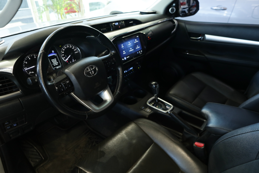 Toyota HILUX 2.8 D-4D TURBO DIESEL CD SRX 4X4 AUTOMÁTICO 13