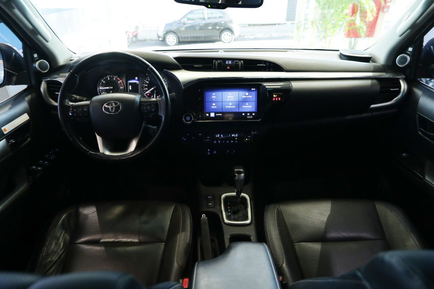 Toyota HILUX 2.8 D-4D TURBO DIESEL CD SRX 4X4 AUTOMÁTICO 12