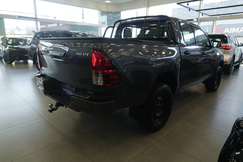 Toyota HILUX 2.8 D-4D TURBO DIESEL CD POWER PACK 4X4 AUTOMÁTICO 10