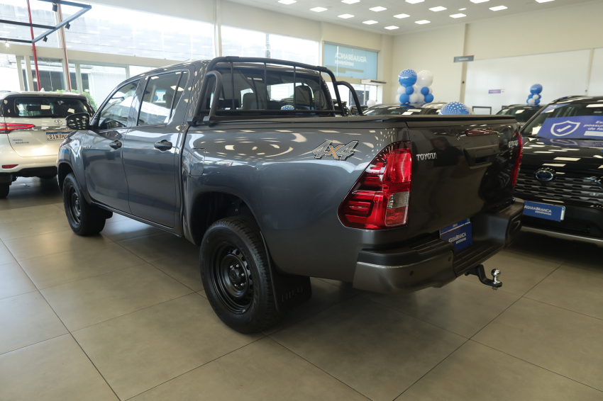 Toyota HILUX 2.8 D-4D TURBO DIESEL CD POWER PACK 4X4 AUTOMÁTICO 7